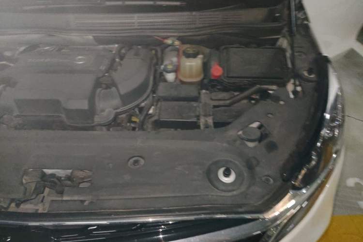 Used Buick GL8 2020 ES Land Cruiser 653T Comfort Edition Engine Bay Left