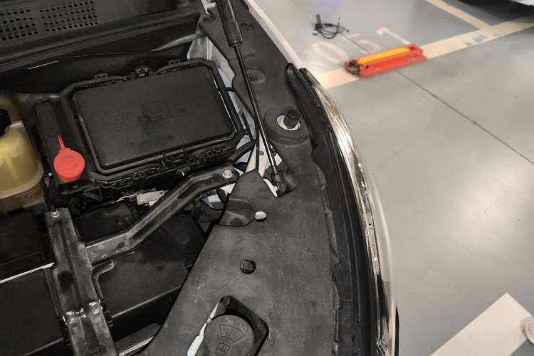 Used Buick GL8 2020 ES Land Cruiser 653T Comfort Edition Engine Bay Left