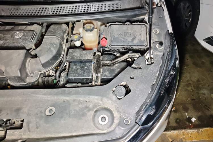 Used Buick GL8 2020 ES Land Cruiser 653T Comfort Edition Engine Bay Left