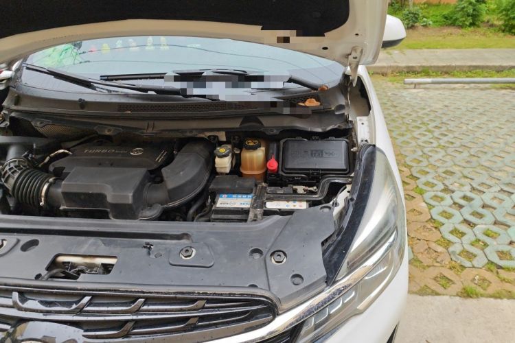 Used Buick GL8 2020 Land Cruiser Executive Class 652T Comfort Model Engine Bay Left