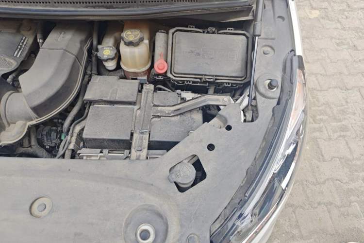 Used Buick GL8 2020 ES Land Cruiser 653T Comfort Edition Engine Bay Left