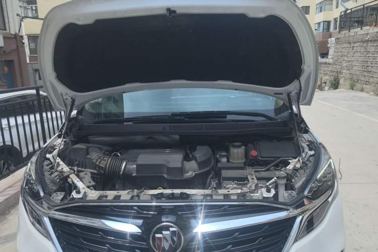 Used Buick GL8 2020 ES Land Cruiser 653T Flagship Model Engine Bay