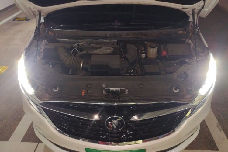 Used Buick GL8 2020 ES Land Cruiser 653T Luxury Model Engine Bay