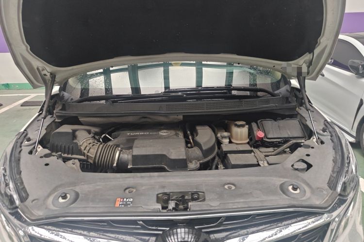 Used Buick GL8 2020 ES Land Cruiser 653T Luxury Model Engine Bay