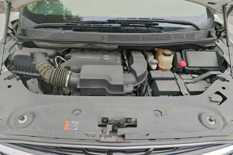 Used Buick GL8 2020 ES Land Cruiser 653T Luxury Model Engine Bay