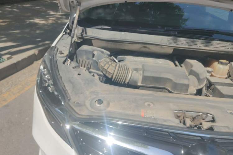Used Buick GL8 2020 ES Land Cruiser 653T Luxury Model Engine Bay Right