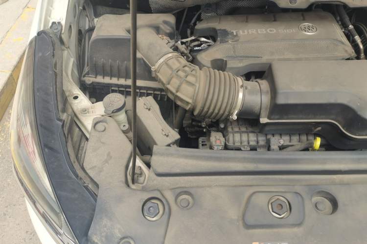 Used Buick GL8 2020 Land Business Class 652T Luxury Model Engine Bay Right