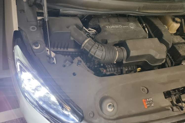 Used Buick GL8 2020 ES Land Cruiser 653T Luxury Model Engine Bay Right