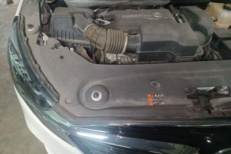 Used Buick GL8 2020 ES Land Cruiser 653T Flagship Model Engine Bay Right