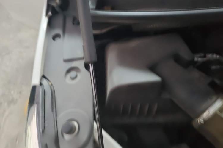 Used Buick GL8 2020 ES Land Cruiser 653T Comfort Edition Engine Bay Right