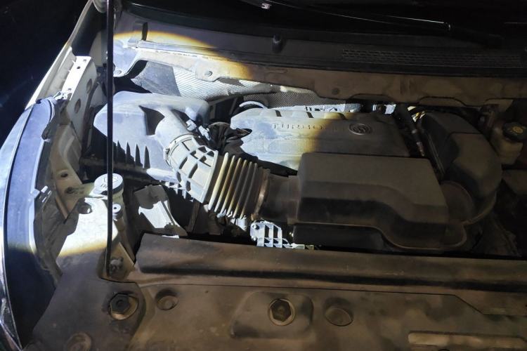 Used Buick GL8 2020 Land Business Class 652T Luxury Model Engine Bay Right