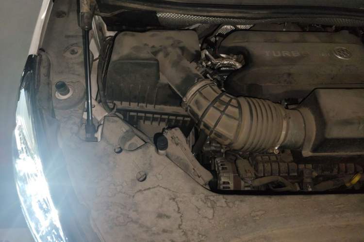 Used Buick GL8 2020 ES Land Cruiser 653T Comfort Edition Engine Bay Right