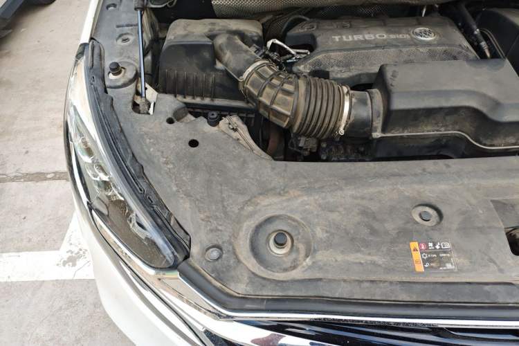 Used Buick GL8 2020 ES Land Cruiser 653T Luxury Model Engine Bay Right