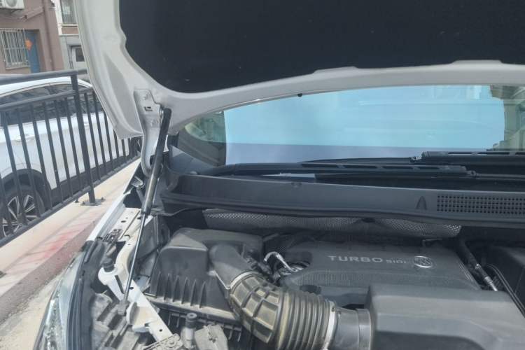 Used Buick GL8 2020 ES Land Cruiser 653T Flagship Model Engine Bay Right