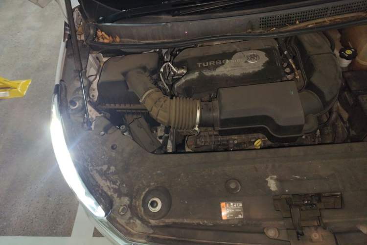 Used Buick GL8 2020 ES Land Cruiser 653T Luxury Model Engine Bay Right