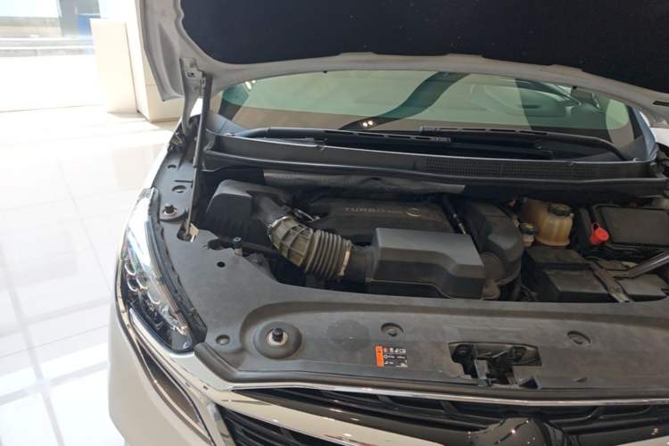 Used Buick GL8 2020 ES Land Cruiser 653T Luxury Model Engine Bay Right