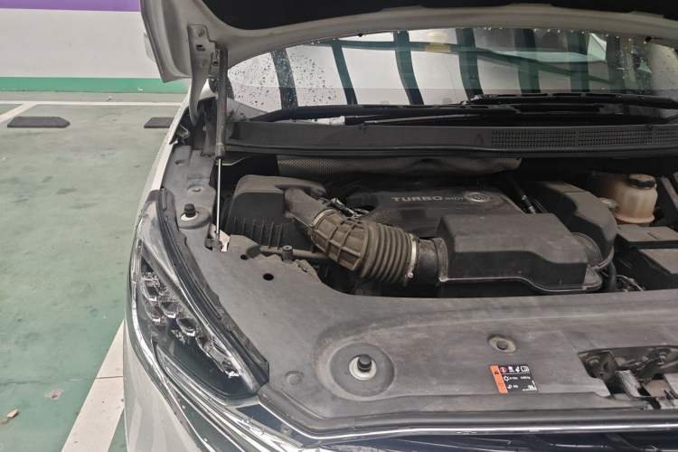 Used Buick GL8 2020 ES Land Cruiser 653T Luxury Model Engine Bay Right