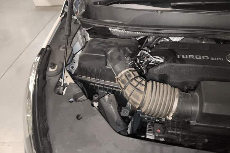 Used Buick GL8 2020 ES Land Cruiser 653T Comfort Edition Engine Bay Right