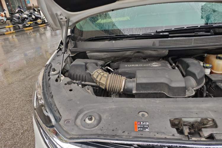 Used Buick GL8 2020 ES Land Cruiser 653T Flagship Model Engine Bay Right
