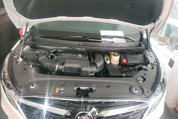 Used Buick GL8 2020 ES Land Cruiser 653T Luxury Model Engine Bay