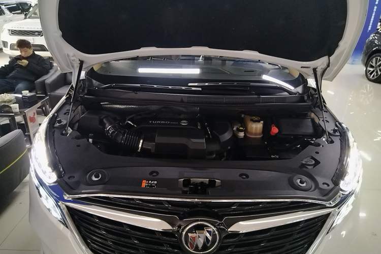 Used Buick GL8 2020 ES Land Cruiser 653T Flagship Model Engine Bay