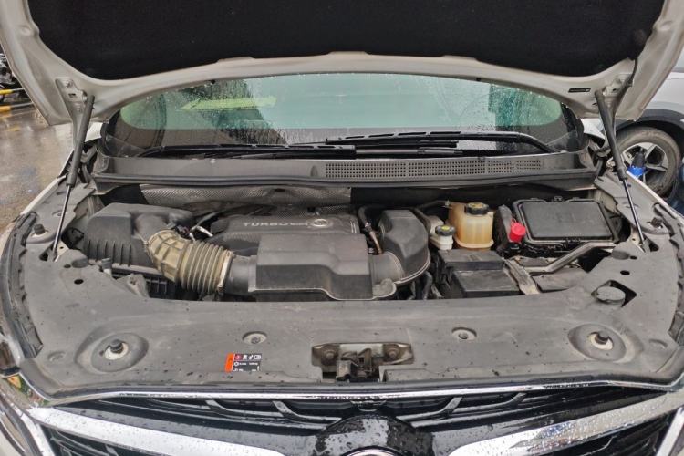 Used Buick GL8 2020 ES Land Cruiser 653T Flagship Model Engine Bay