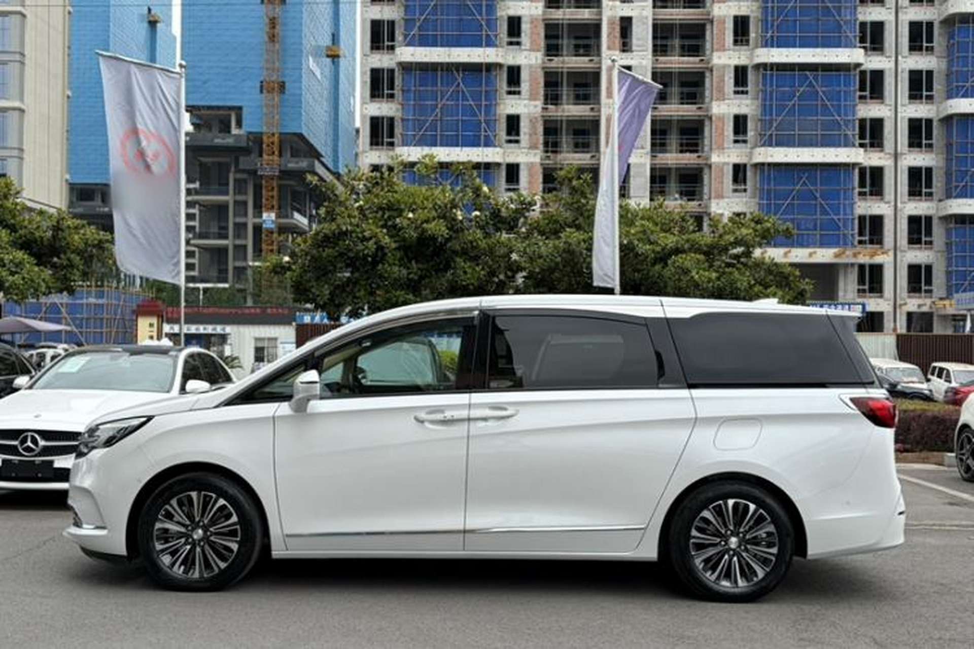 Used Buick GL8 2020 ES Land Cruiser 653T Flagship Model Exterior 2