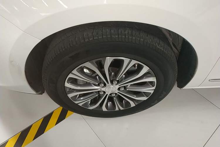 Used Buick GL8 2020 Land Business Class 652T Premium Model Exterior 4