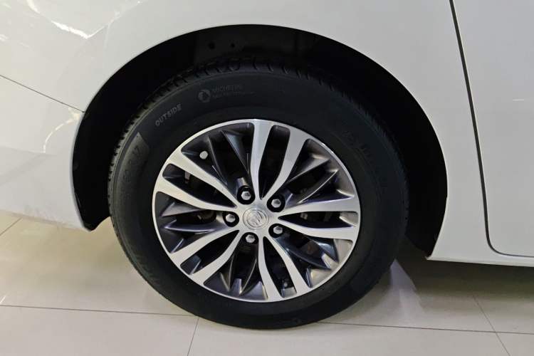 Used Buick GL8 2020 ES Land Cruiser 653T Comfort Edition Exterior 5