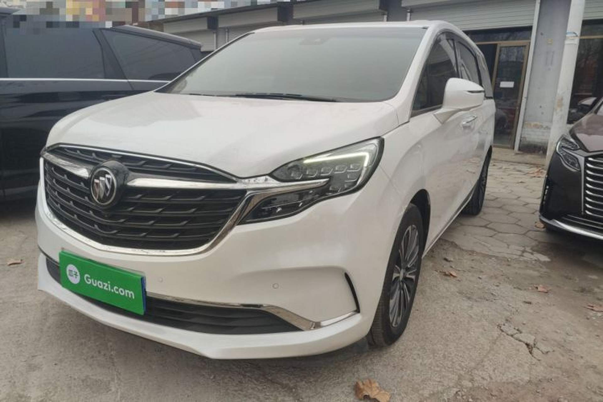 Used Buick GL8 2020 ES Land Cruiser 653T Luxury Model Front Left 45 Deg