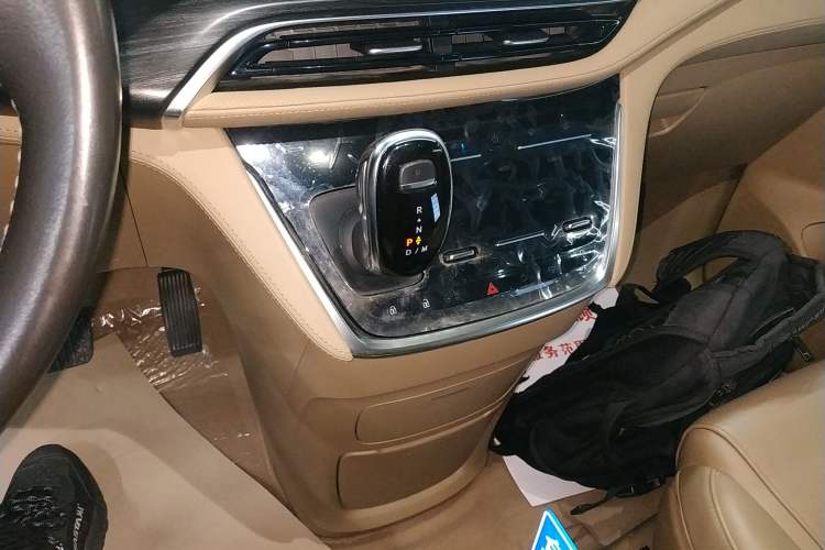 Used Buick GL8 2020 ES Land Cruiser 653T Luxury Edition Gear Lever