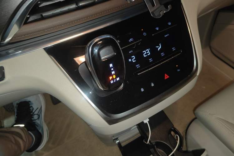 Used Buick GL8 2020 Land Business Class 652T Luxury Model Gear Lever