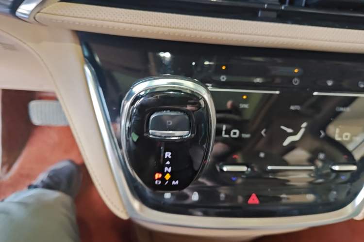 Used Buick GL8 2020 ES Land Cruiser 653T Luxury Model Gear Lever