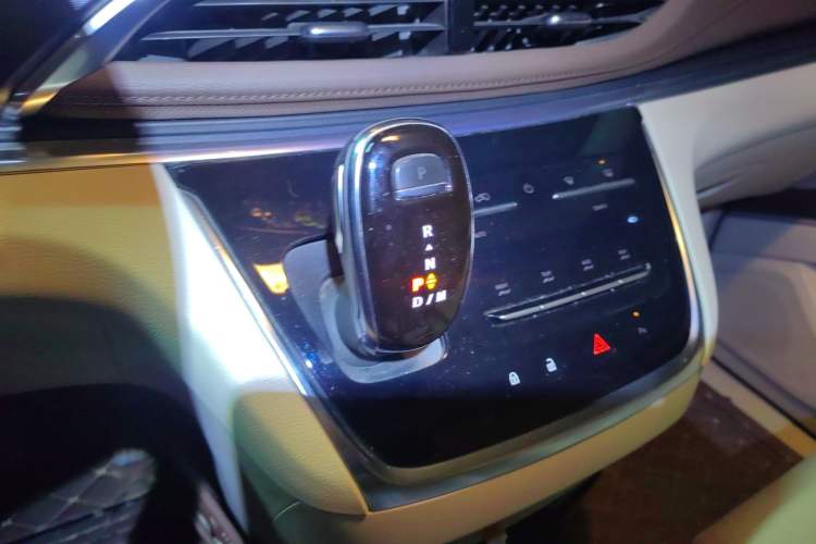 Used Buick GL8 2020 Land Business Class 652T Luxury Model Gear Lever