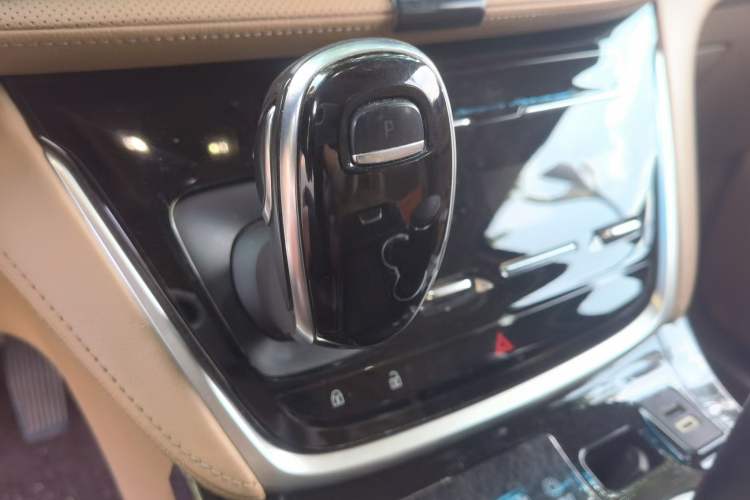 Used Buick GL8 2020 ES Land Cruiser 653T Luxury Edition Gear Lever
