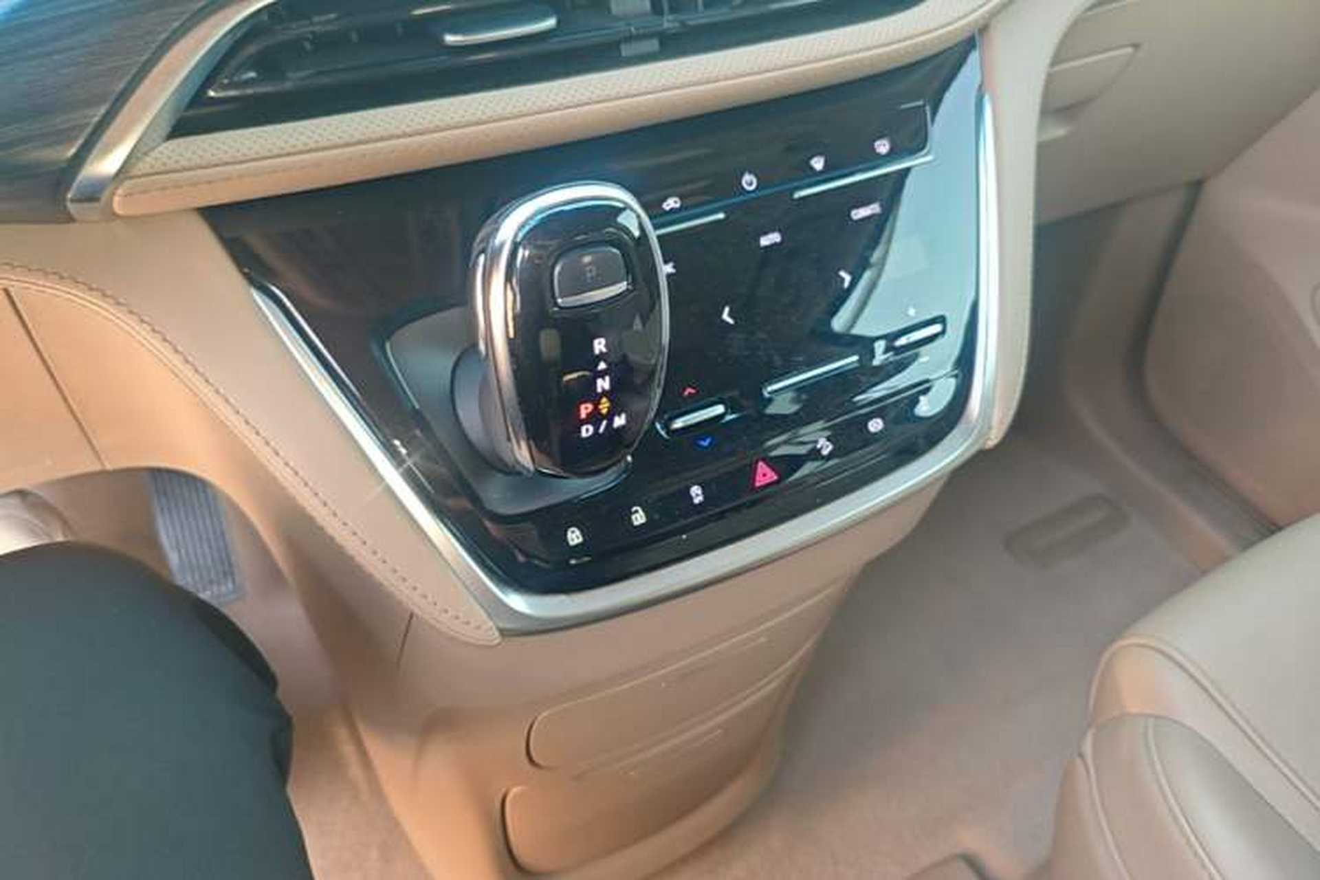 Used Buick GL8 2020 ES Land Cruiser 653T Luxury Edition Gear Lever