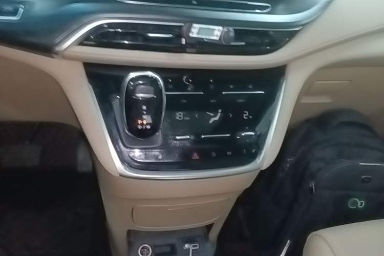 Used Buick GL8 2020 ES Land Cruiser 653T Luxury Edition Gear Lever