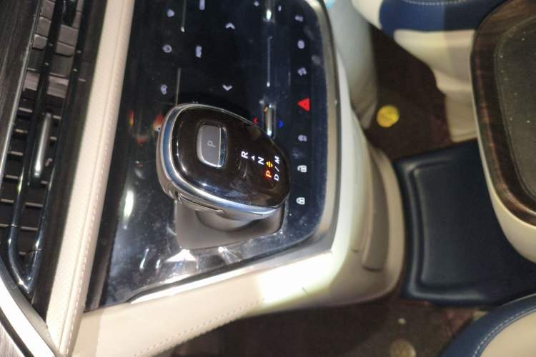 Used Buick GL8 2020 ES Land Cruiser 653T Comfort Edition Gear Lever
