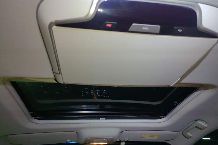 Used Buick GL8 2020 Land Business Class 652T Luxury Model Headliner