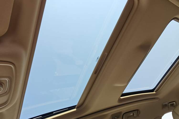Used Buick GL8 2020 ES Land Cruiser 653T Luxury Model Headliner