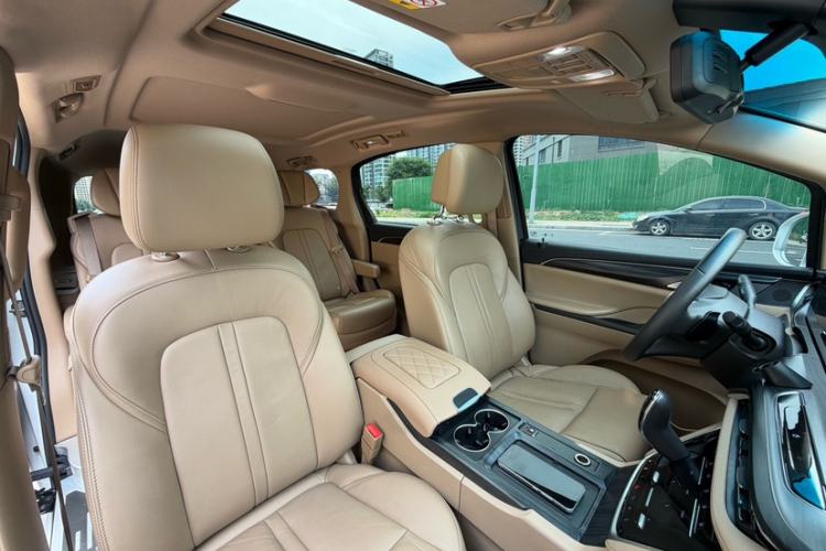 Used Buick GL8 2020 ES Land Cruiser 653T Luxury Edition Interior 2