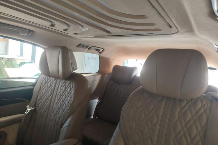 Used Buick GL8 2020 ES Land Cruiser 653T Luxury Edition Interior 2
