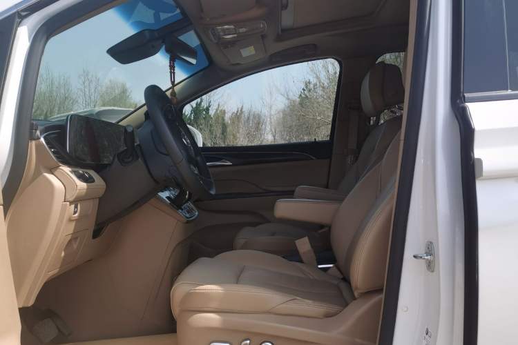 Used Buick GL8 2020 ES Land Cruiser 653T Luxury Edition Interior 4