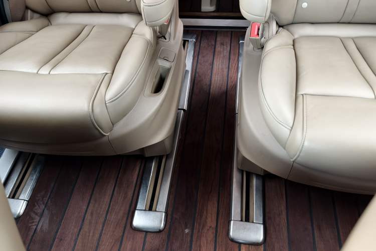 Used Buick GL8 2020 ES Land Cruiser 653T Luxury Edition Interior 9