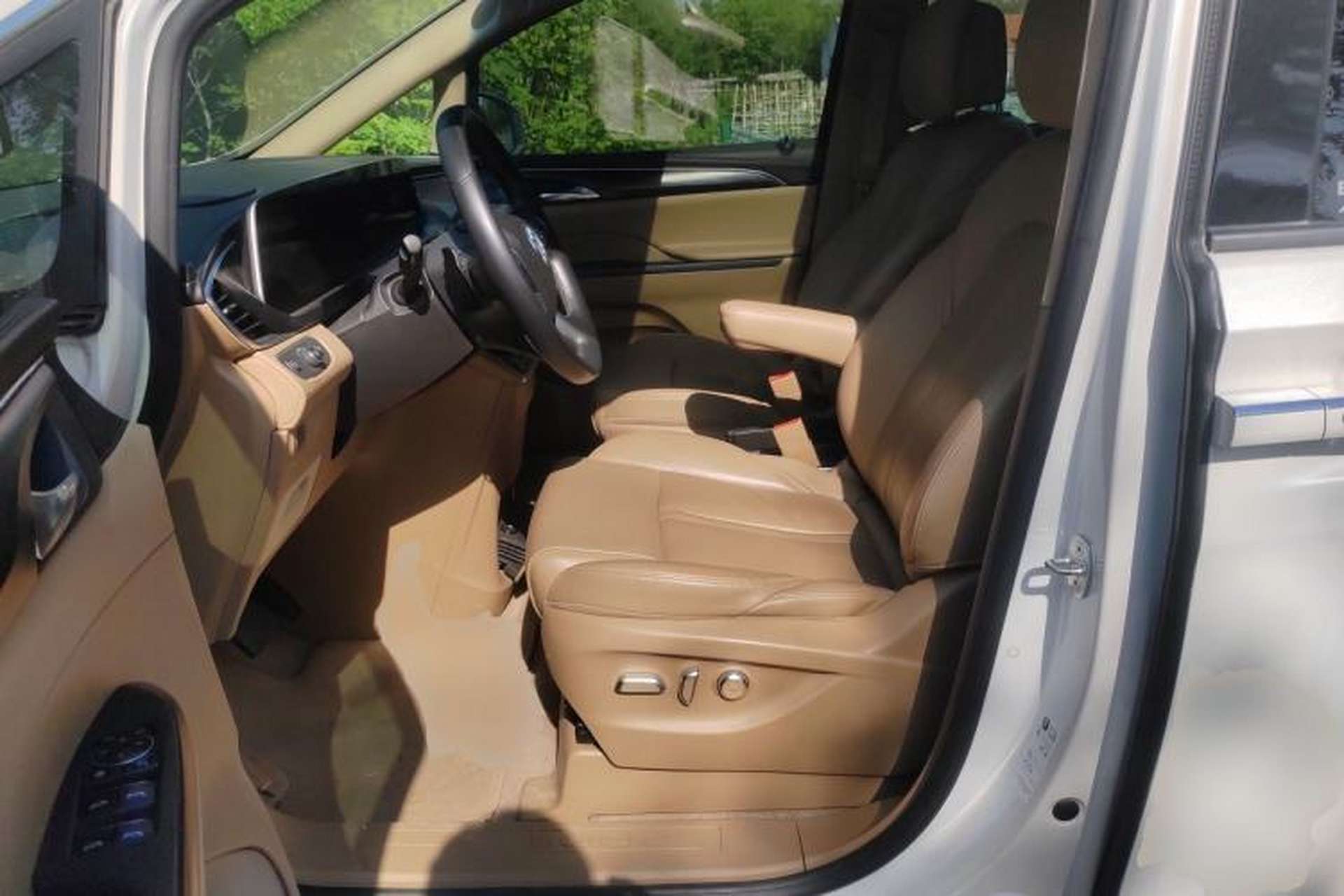 Used Buick GL8 2020 ES Land Cruiser 653T Luxury Model Left Front Seat