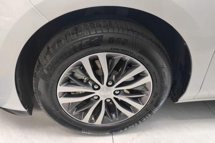 Used Buick GL8 2020 ES Land Cruiser 653T Comfort Edition Left Front Wheel Hub
