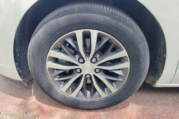 Used Buick GL8 2020 ES Land Cruiser 653T Comfort Edition Left Front Wheel Hub