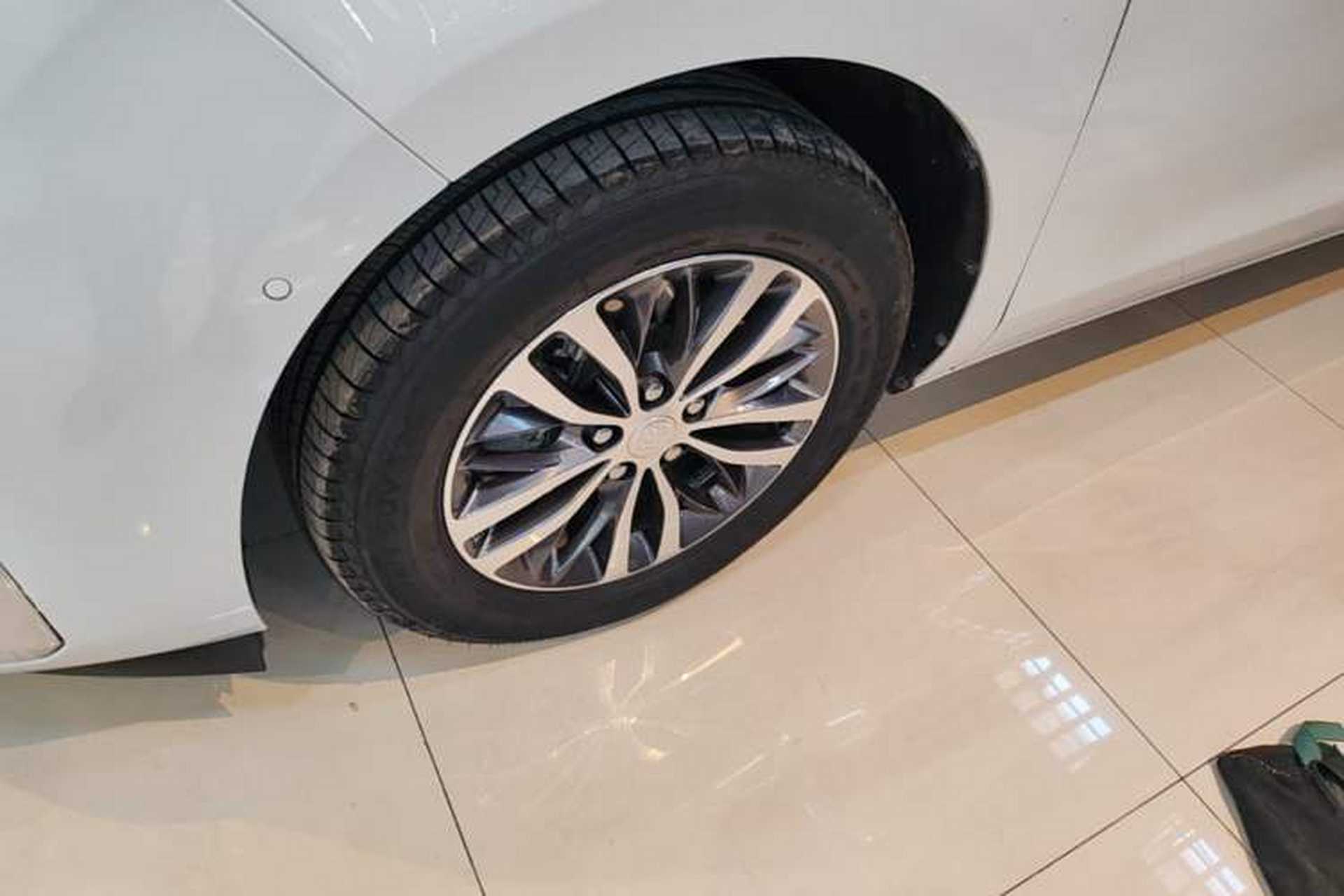 Used Buick GL8 2020 ES Land Cruiser 653T Luxury Edition Left Front Wheel Hub