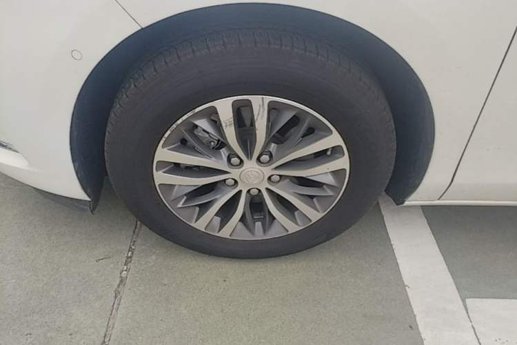 Used Buick GL8 2020 ES Land Cruiser 653T Luxury Edition Left Front Wheel Hub