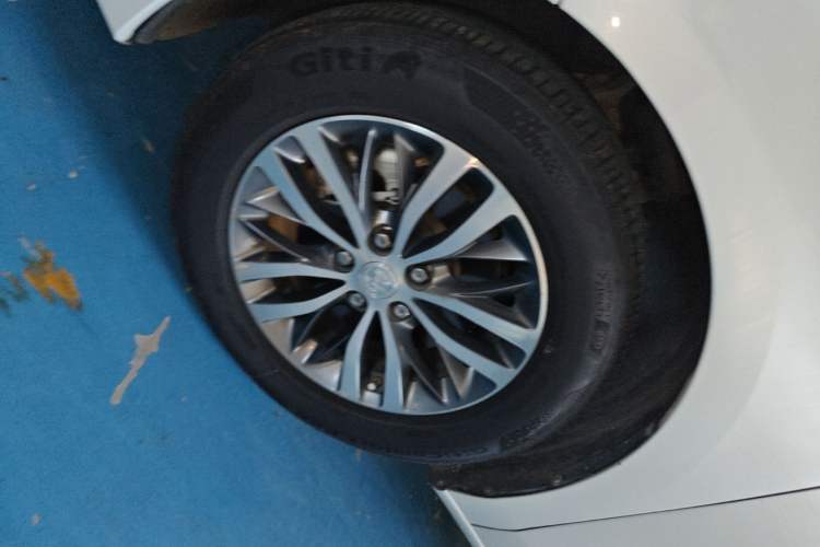 Used Buick GL8 2020 ES Land Cruiser 653T Comfort Edition Left Front Wheel Hub